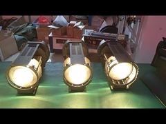 400W LED Fresnel Spotlight RGBAL 5 en 1 Zoom automatique entièrement réglable de 2 700 à 12 000K