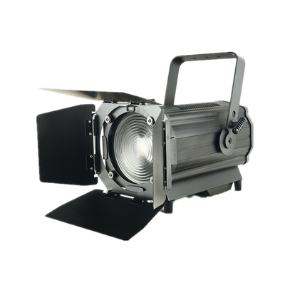 Un bon prix. Projecteur Fresnel LED RGBAL 300W, durée de vie 50 000 heures, contrôle DMX en ligne